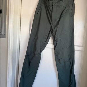 Mountain Hardware Men's Green Hiking Pants
